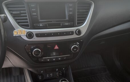 Hyundai Solaris II рестайлинг, 2018 год, 1 300 000 рублей, 6 фотография