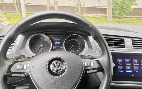 Volkswagen Tiguan II, 2019 год, 2 790 000 рублей, 2 фотография