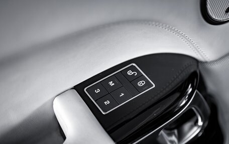 Land Rover Range Rover IV рестайлинг, 2016 год, 4 490 000 рублей, 20 фотография