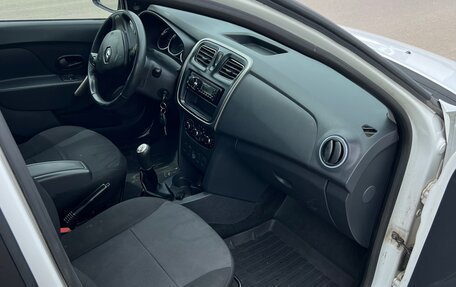 Renault Logan II, 2018 год, 620 000 рублей, 2 фотография