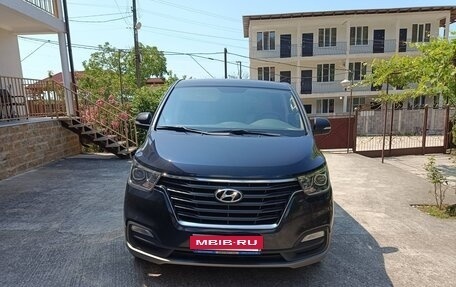 Hyundai H-1 II рестайлинг, 2021 год, 3 500 000 рублей, 13 фотография