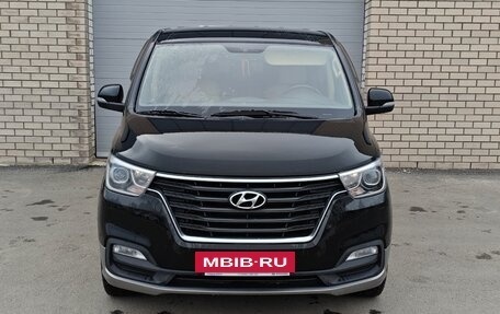 Hyundai H-1 II рестайлинг, 2019 год, 2 639 000 рублей, 2 фотография