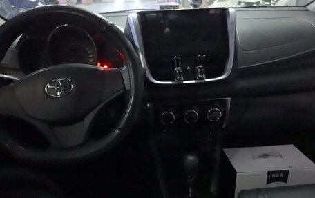 Toyota Yaris XP150 рестайлинг, 2021 год, 1 220 000 рублей, 6 фотография