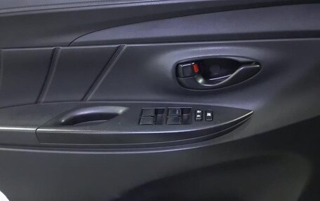 Toyota Yaris XP150 рестайлинг, 2021 год, 1 220 000 рублей, 14 фотография