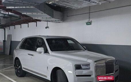 Rolls-Royce Cullinan, 2021 год, 50 000 000 рублей, 2 фотография