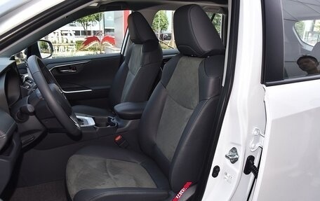 Toyota RAV4, 2025 год, 3 310 999 рублей, 22 фотография
