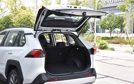 Toyota RAV4, 2025 год, 3 310 999 рублей, 26 фотография