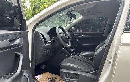 Skoda Karoq I, 2021 год, 1 676 810 рублей, 8 фотография