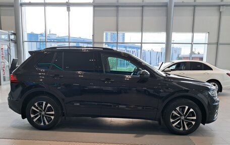 Volkswagen Tiguan II, 2019 год, 2 989 000 рублей, 5 фотография