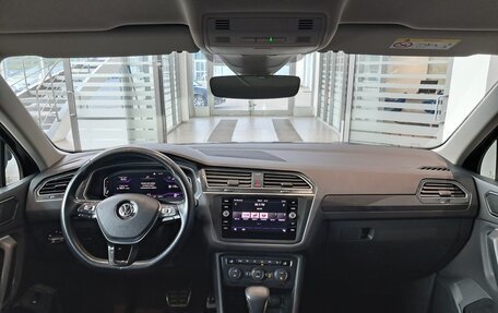 Volkswagen Tiguan II, 2019 год, 2 989 000 рублей, 17 фотография
