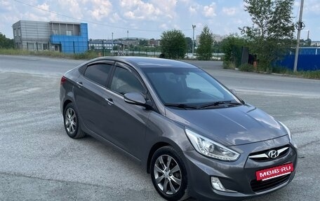 Hyundai Solaris II рестайлинг, 2013 год, 700 000 рублей, 3 фотография