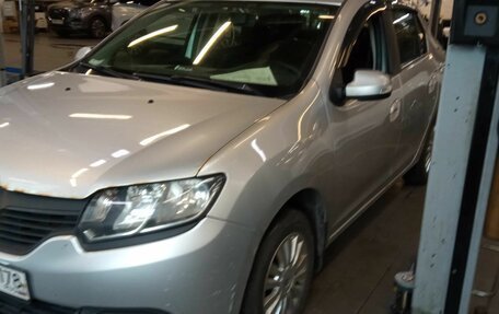 Renault Logan II, 2015 год, 586 000 рублей, 1 фотография