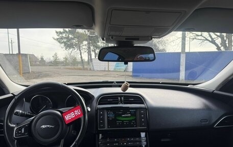Jaguar XE I рестайлинг, 2016 год, 1 700 000 рублей, 7 фотография