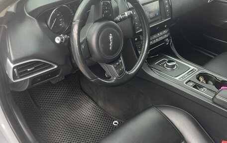 Jaguar XE I рестайлинг, 2016 год, 1 700 000 рублей, 23 фотография