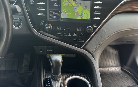 Toyota Camry, 2019 год, 2 850 000 рублей, 24 фотография