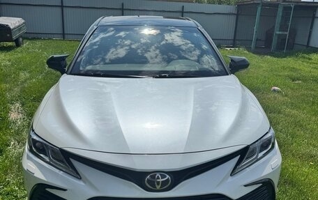 Toyota Camry, 2021 год, 3 950 000 рублей, 1 фотография