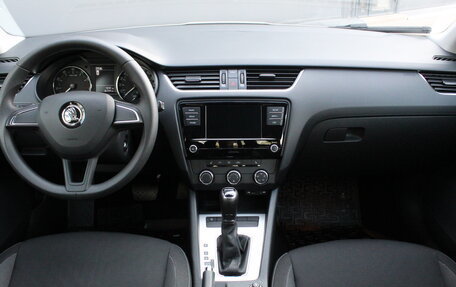 Skoda Octavia, 2017 год, 1 645 000 рублей, 5 фотография
