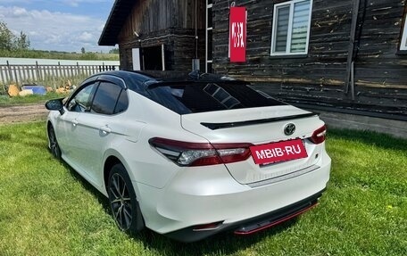 Toyota Camry, 2021 год, 3 950 000 рублей, 4 фотография