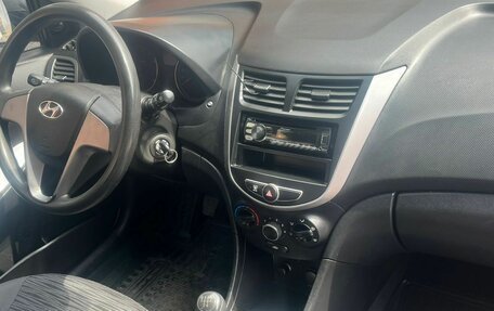 Hyundai Solaris II рестайлинг, 2015 год, 890 000 рублей, 7 фотография