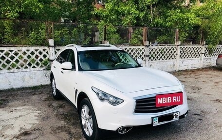 Infiniti QX70, 2014 год, 2 950 000 рублей, 3 фотография