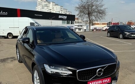 Volvo V90 Cross Country I рестайлинг, 2018 год, 3 500 000 рублей, 1 фотография