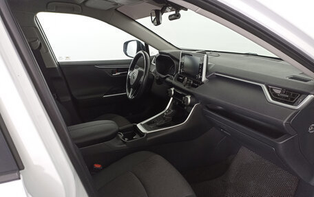 Toyota RAV4, 2021 год, 3 975 000 рублей, 13 фотография