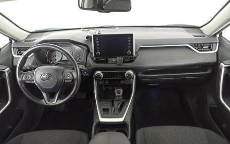 Toyota RAV4, 2021 год, 3 975 000 рублей, 17 фотография