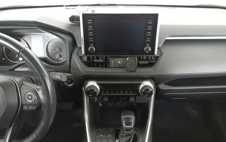 Toyota RAV4, 2021 год, 3 975 000 рублей, 18 фотография