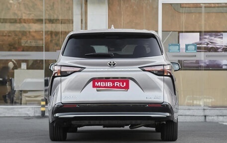 Toyota Sienna, 2025 год, 5 790 000 рублей, 5 фотография