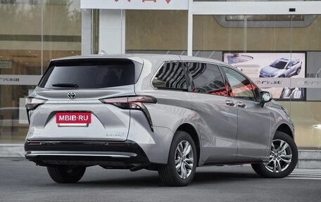 Toyota Sienna, 2025 год, 5 790 000 рублей, 6 фотография