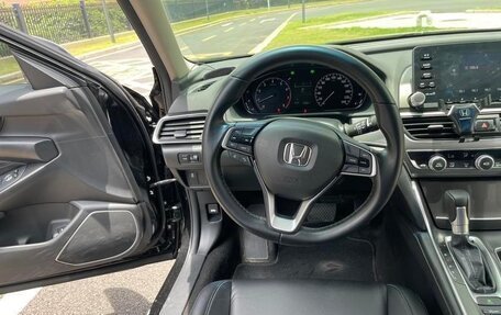 Honda Vezel, 2023 год, 1 940 000 рублей, 5 фотография