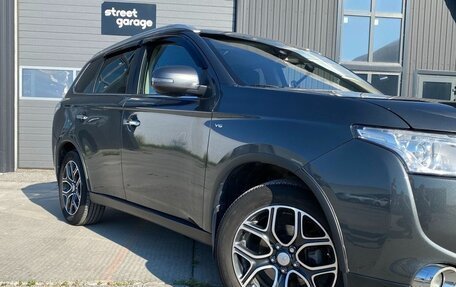 Mitsubishi Outlander III рестайлинг 3, 2014 год, 1 900 000 рублей, 2 фотография