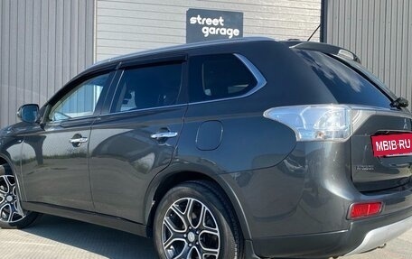 Mitsubishi Outlander III рестайлинг 3, 2014 год, 1 900 000 рублей, 4 фотография