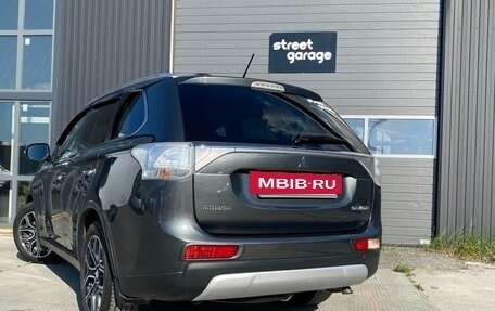 Mitsubishi Outlander III рестайлинг 3, 2014 год, 1 900 000 рублей, 5 фотография