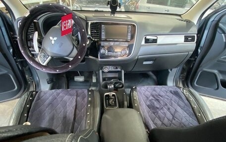 Mitsubishi Outlander III рестайлинг 3, 2014 год, 1 900 000 рублей, 13 фотография