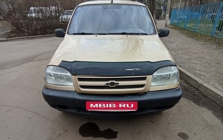 Chevrolet Niva I рестайлинг, 2004 год, 285 000 рублей, 2 фотография