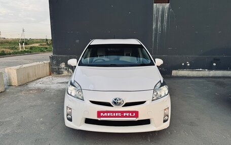 Toyota Prius, 2011 год, 1 050 000 рублей, 2 фотография