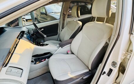 Toyota Prius, 2011 год, 1 050 000 рублей, 10 фотография