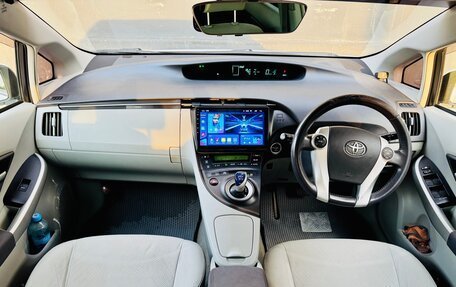 Toyota Prius, 2011 год, 1 050 000 рублей, 9 фотография