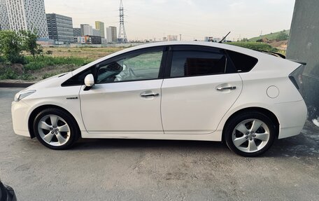 Toyota Prius, 2011 год, 1 050 000 рублей, 8 фотография