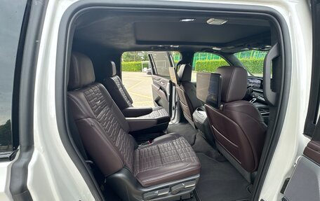 Cadillac Escalade V, 2022 год, 15 900 000 рублей, 8 фотография