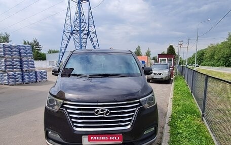 Hyundai Grand Starex Grand Starex I рестайлинг 2, 2019 год, 3 870 000 рублей, 1 фотография