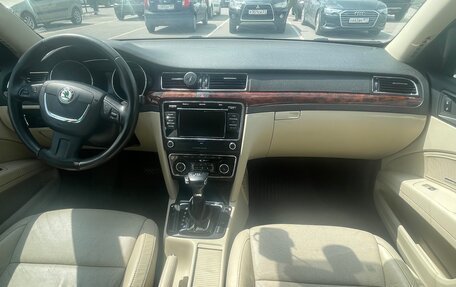 Skoda Superb III рестайлинг, 2012 год, 1 100 000 рублей, 21 фотография
