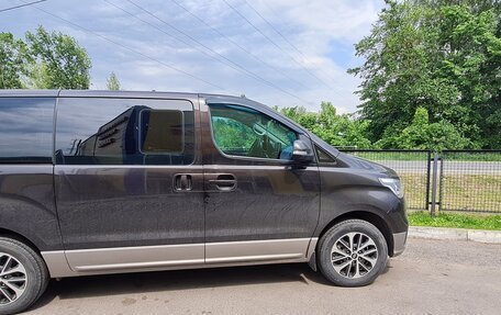 Hyundai Grand Starex Grand Starex I рестайлинг 2, 2019 год, 3 870 000 рублей, 4 фотография