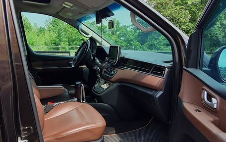 Hyundai Grand Starex Grand Starex I рестайлинг 2, 2019 год, 3 870 000 рублей, 15 фотография