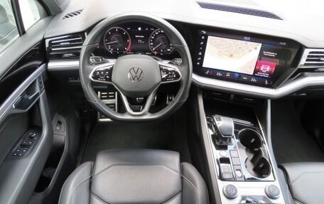 Volkswagen Touareg III, 2022 год, 5 000 000 рублей, 3 фотография