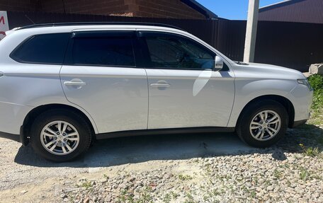 Mitsubishi Outlander III рестайлинг 3, 2012 год, 1 400 000 рублей, 2 фотография