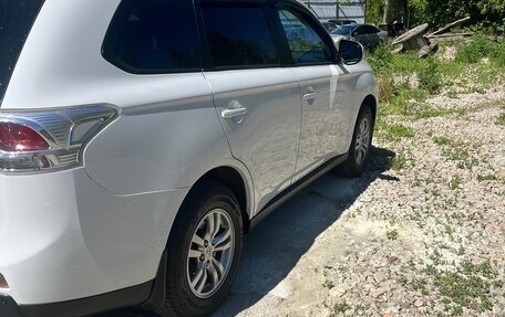 Mitsubishi Outlander III рестайлинг 3, 2012 год, 1 400 000 рублей, 3 фотография