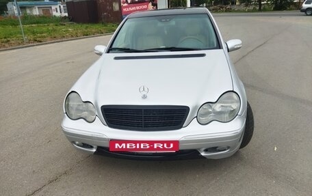 Mercedes-Benz C-Класс, 2003 год, 650 000 рублей, 3 фотография