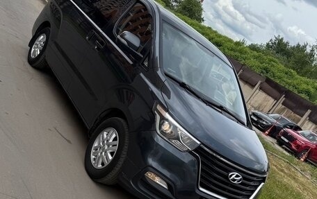 Hyundai Grand Starex Grand Starex I рестайлинг 2, 2019 год, 2 500 000 рублей, 2 фотография